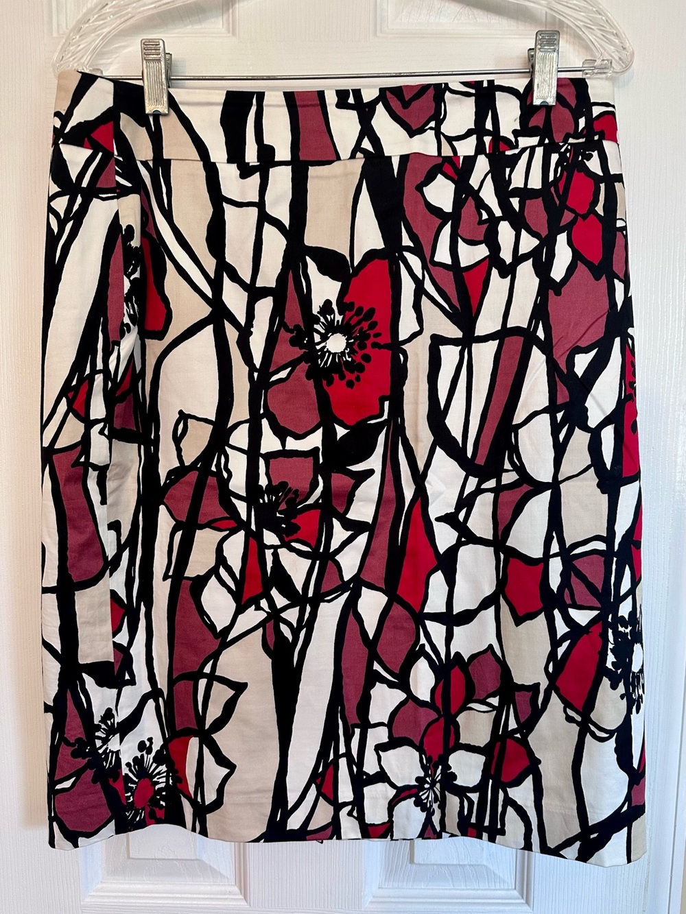 Anne Taylor Graphic Floral Pencil Skirt in White, Red & Black
